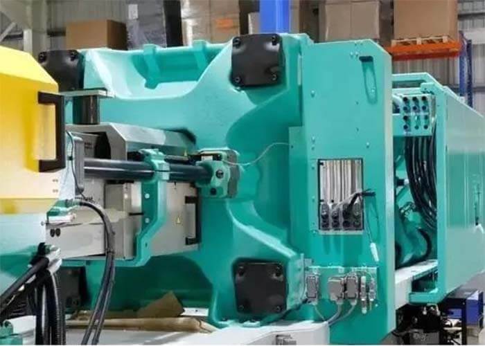 Clamping Position of Injection Molding Machine - DGMF Mold Clamps Co., Ltd